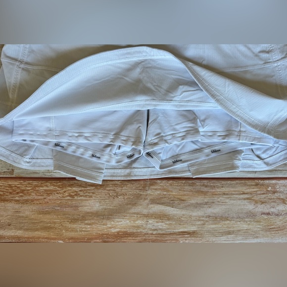LULULEMON White Midrise PACE RIVAL Regular 13" Skirt/Skort Sz 8 - Picture 8 of 13